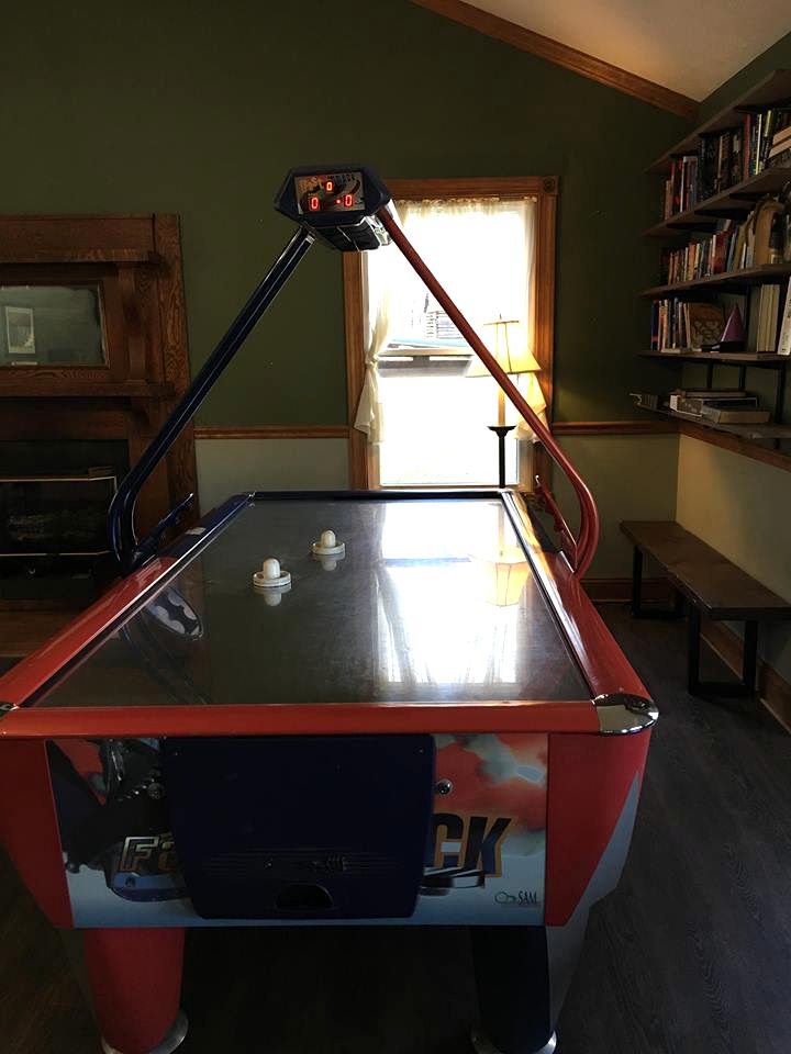 Gorgeous Vacation Cabin for Groups with Stylish Interior near Huntington, West Virginia