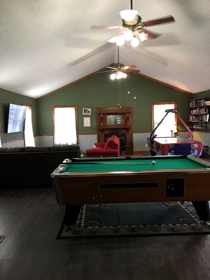 Gorgeous Vacation Cabin for Groups with Stylish Interior near Huntington, West Virginia