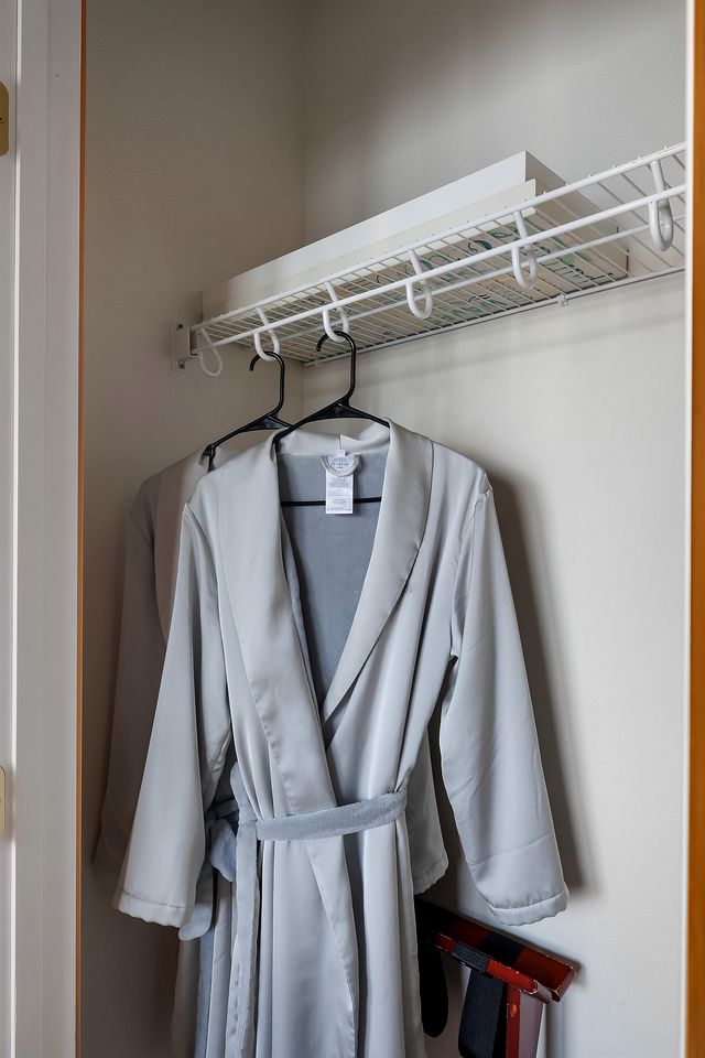 Gorgeous, Waterfront Beach Cottage on Oyster Bay with Easy Access to Olympic National Park