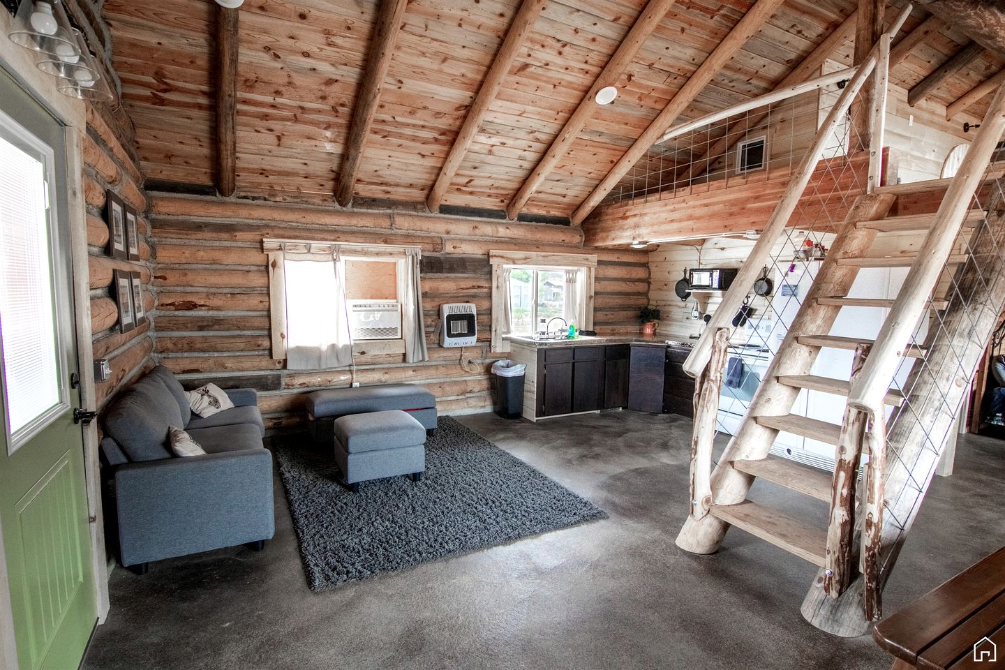 Gorgeous Wooden Rustic Cabin in Blanding, Utah