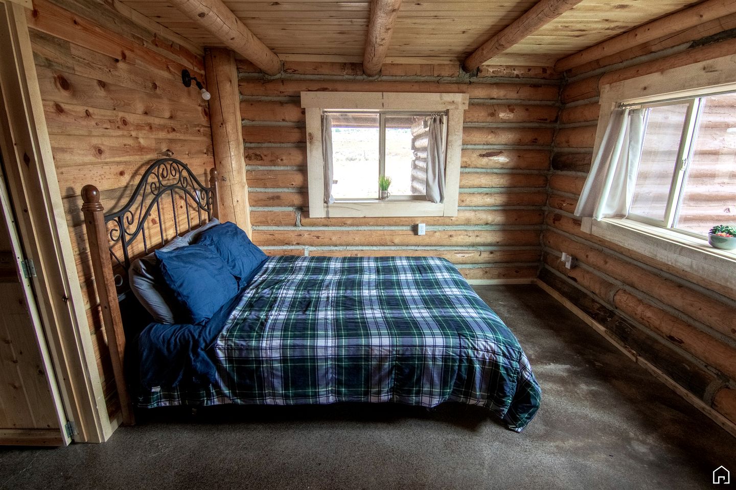 Gorgeous Wooden Rustic Cabin in Blanding, Utah