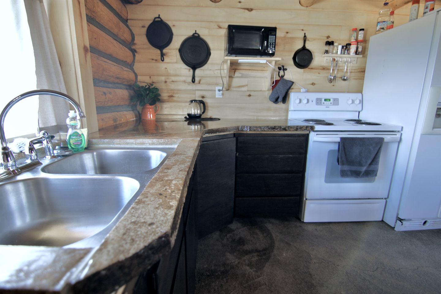 Gorgeous Wooden Rustic Cabin in Blanding, Utah