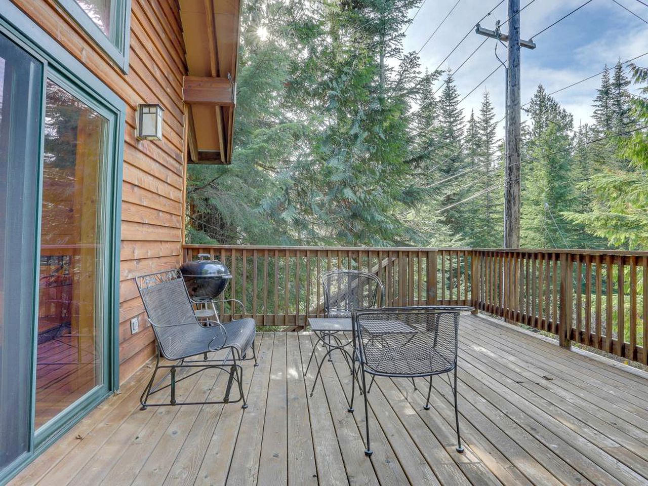 Cabin with a Hot Tub in Government Camp, Oregon
