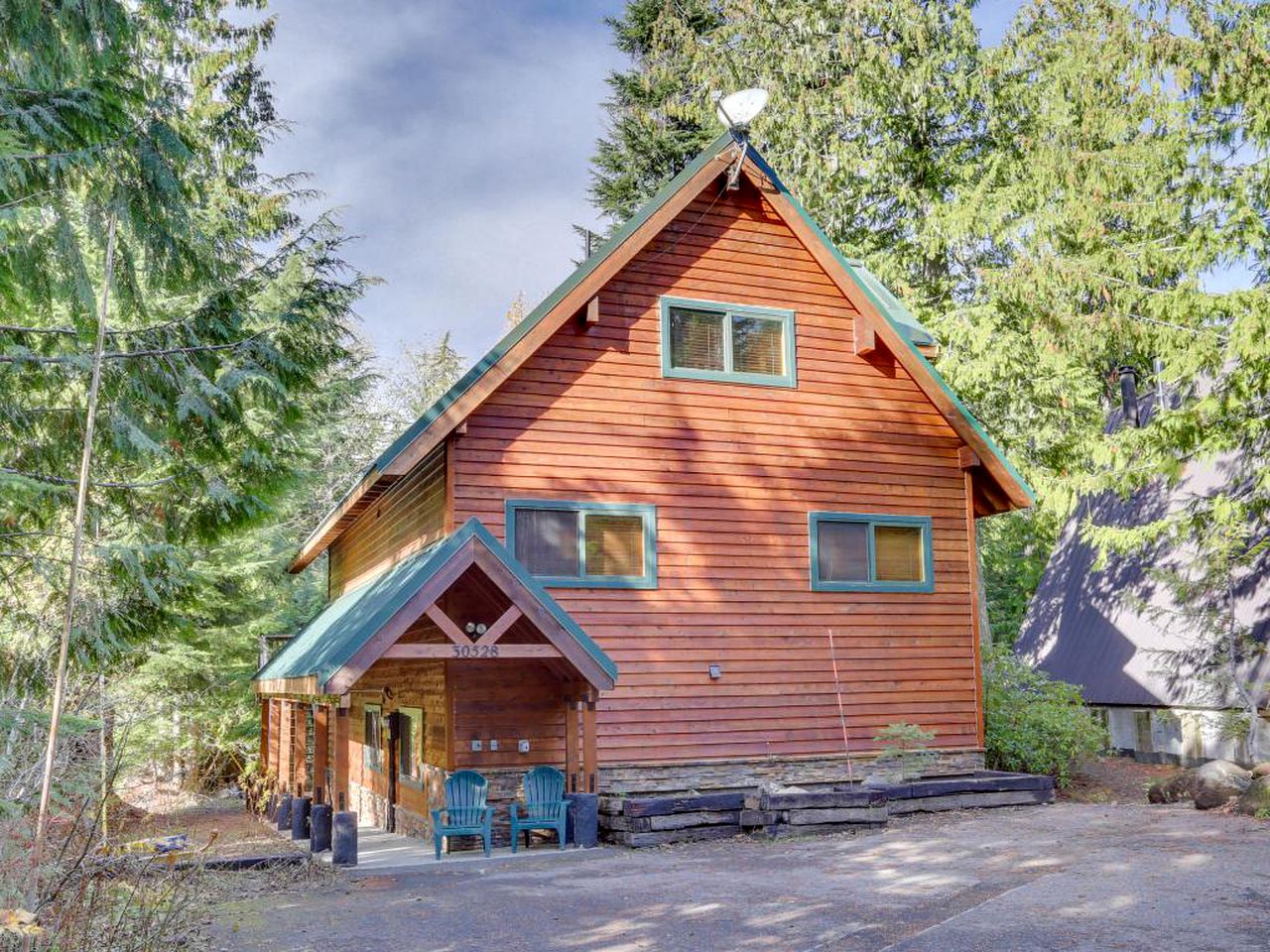Cabin with a Hot Tub in Government Camp, Oregon