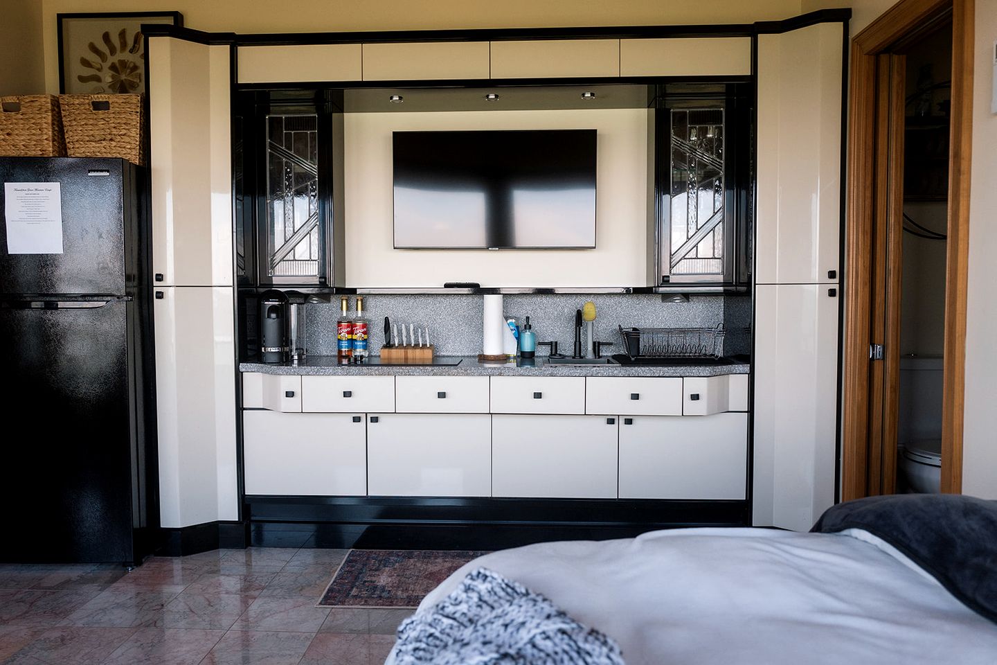 Gorgeous Tea House for Two with Incredible Views for the Ultimate Romantic Escape near Menlo, Georgia