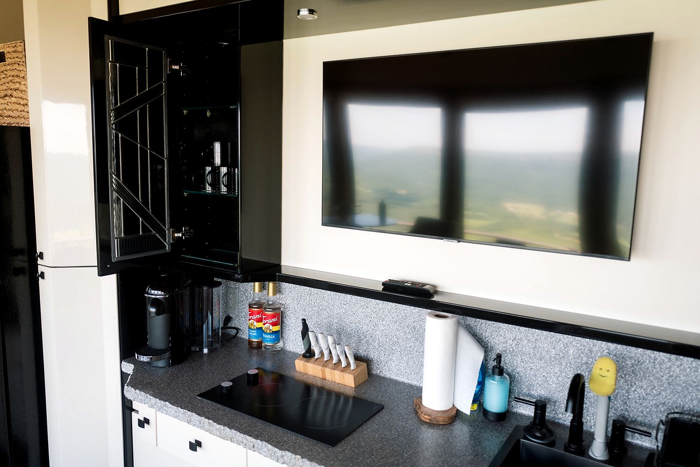 Gorgeous Tea House for Two with Incredible Views for the Ultimate Romantic Escape near Menlo, Georgia