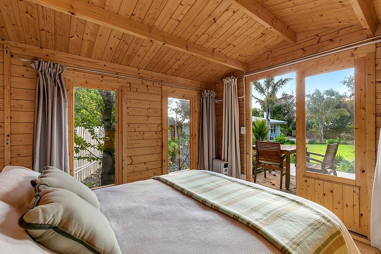 Cabins (New Zealand, Otaki, North Island)