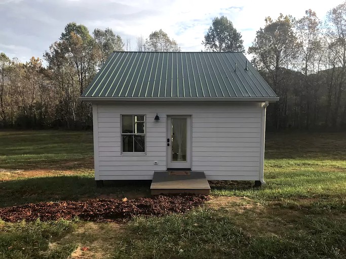 Private tiny house rental near Wintergreen Ski Resort in Roseland, Virginia