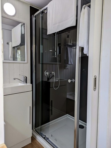 Tiny Houses (Australia, Dadswells Bridge, Victoria)