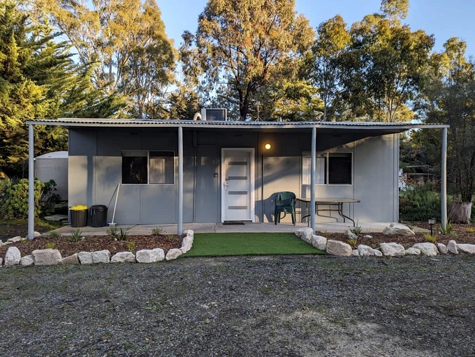 Cabins (Australia, Dadswells Bridge, Victoria)