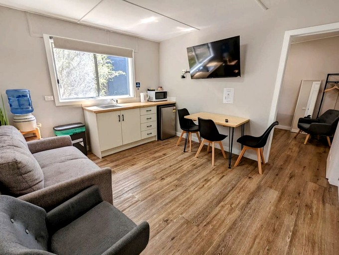 Cabins (Australia, Dadswells Bridge, Victoria)