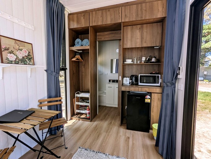 Tiny Houses (Australia, Dadswells Bridge, Victoria)