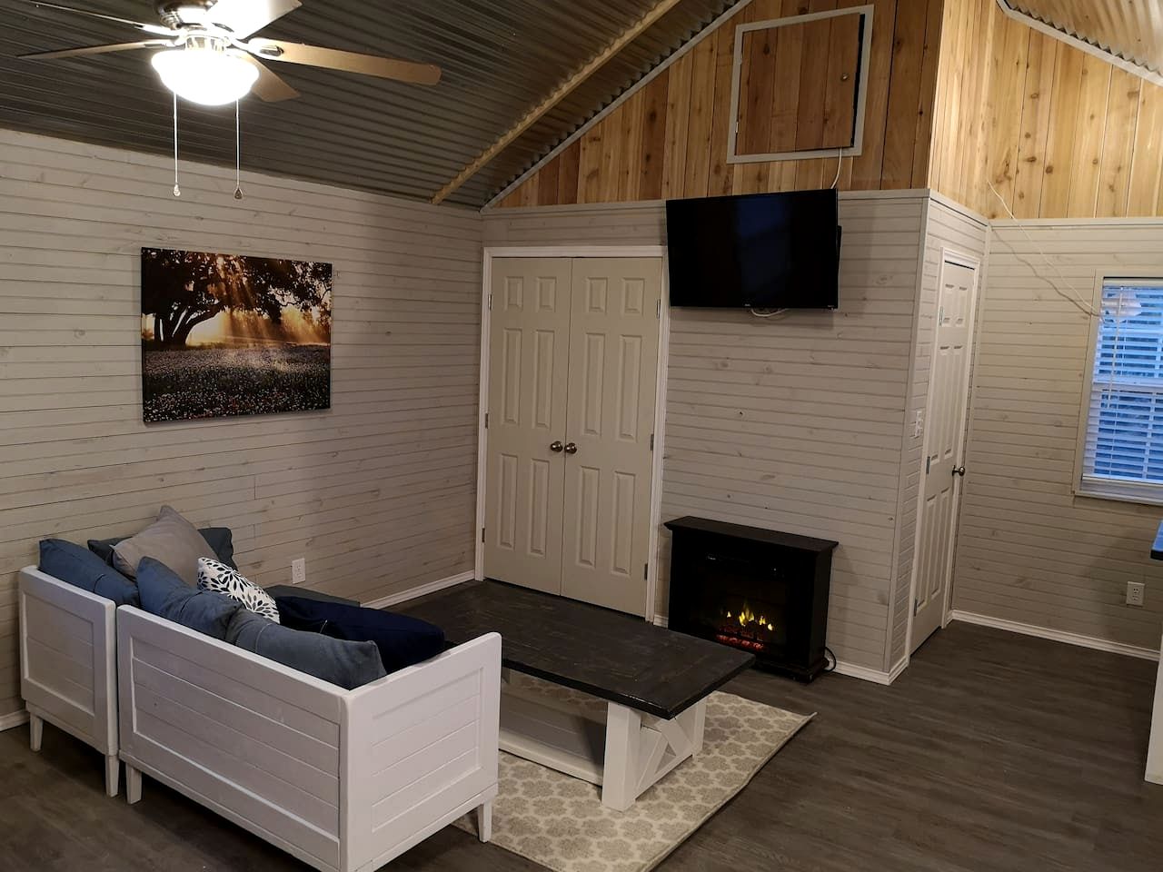 Romantic Granbury Cabin Ideal for a Texas Getaway