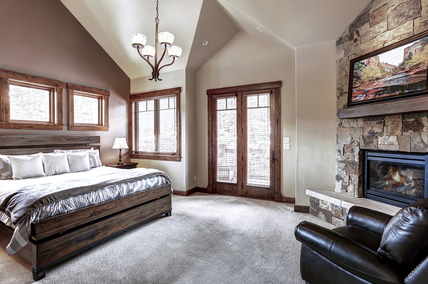 Luxury Mountain Retreat with Hot Tub and Games Room for Family Getaways in Breckenridge, Colorado