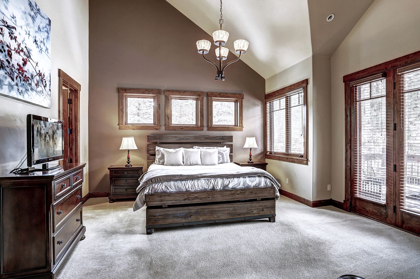 Luxury Mountain Retreat with Hot Tub and Games Room for Family Getaways in Breckenridge, Colorado