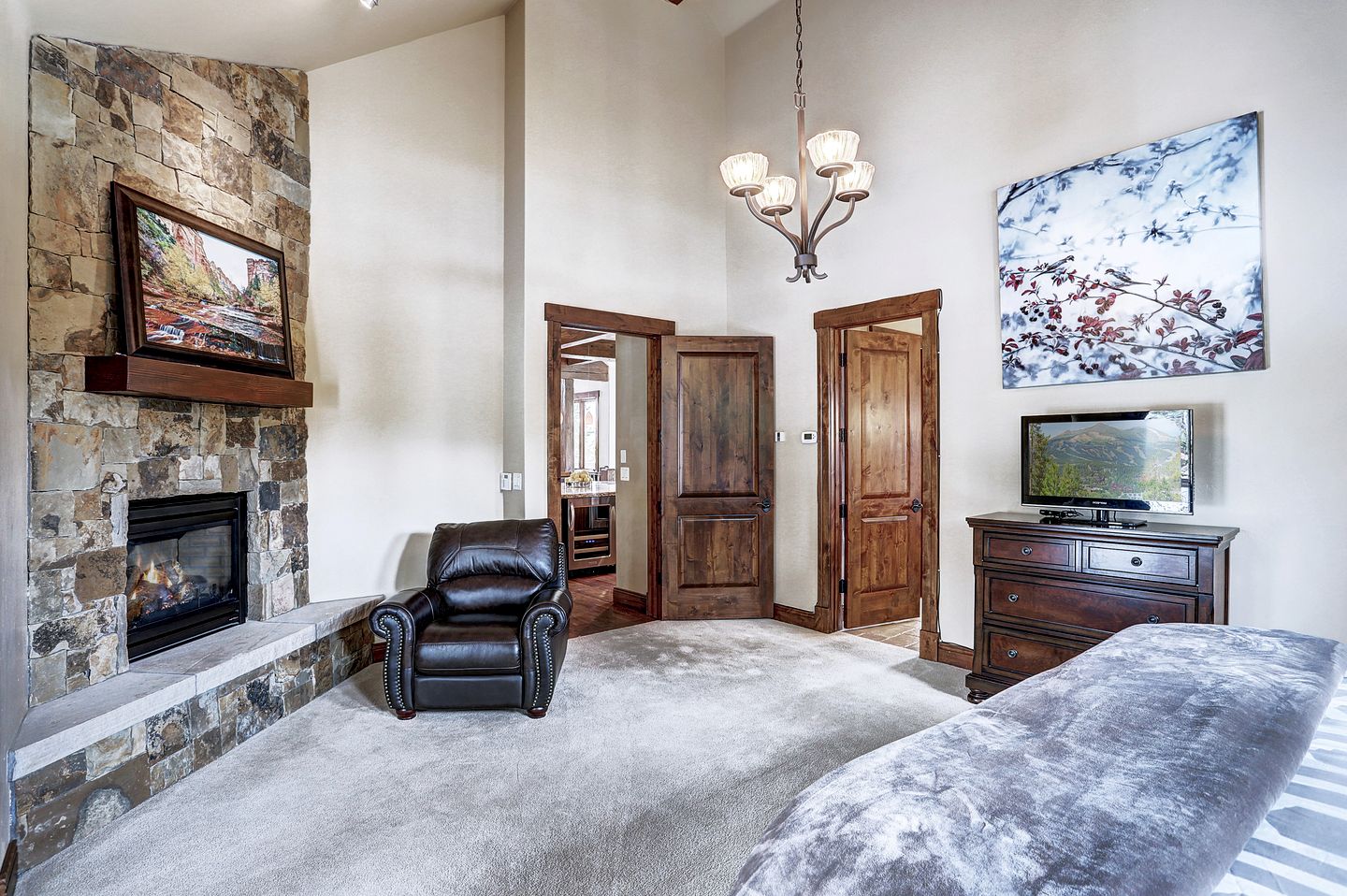 Luxury Mountain Retreat with Hot Tub and Games Room for Family Getaways in Breckenridge, Colorado