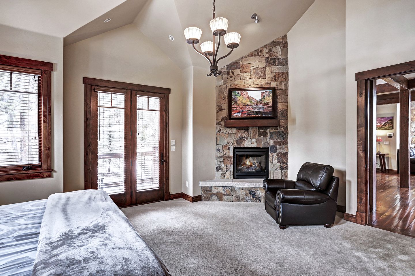 Luxury Mountain Retreat with Hot Tub and Games Room for Family Getaways in Breckenridge, Colorado