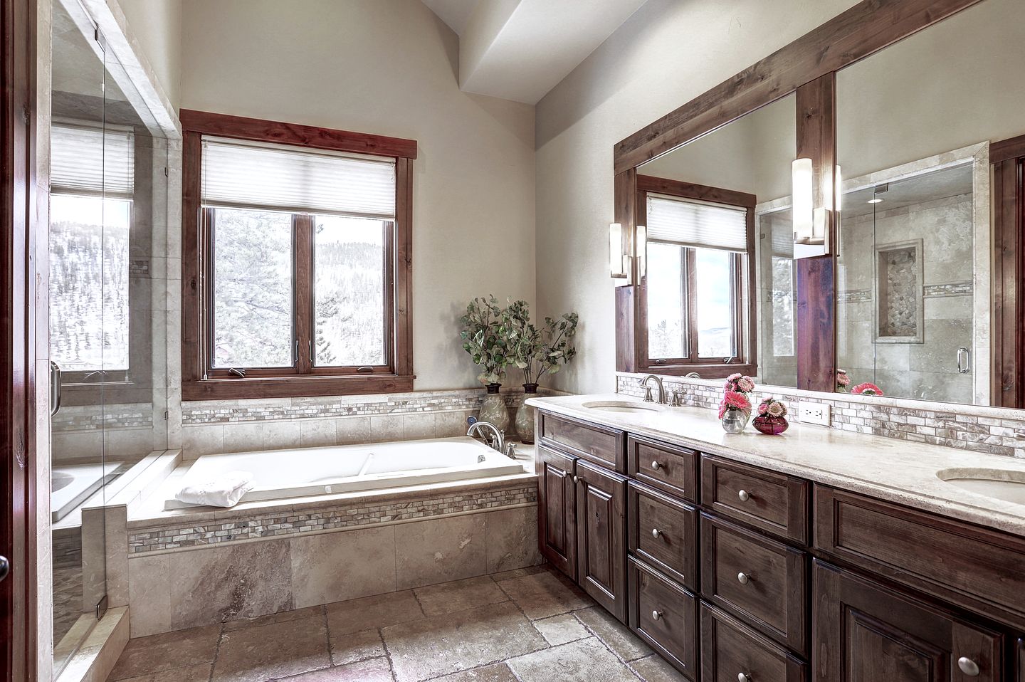 Luxury Mountain Retreat with Hot Tub and Games Room for Family Getaways in Breckenridge, Colorado