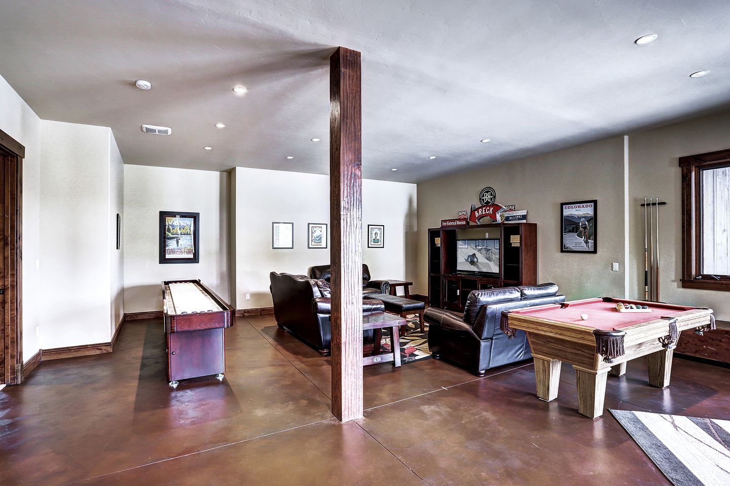 Luxury Mountain Retreat with Hot Tub and Games Room for Family Getaways in Breckenridge, Colorado