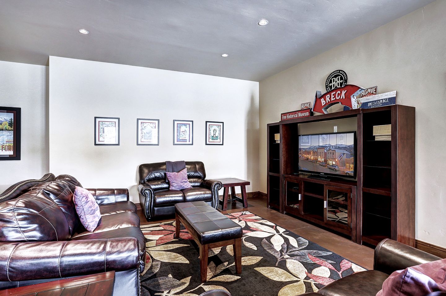 Luxury Mountain Retreat with Hot Tub and Games Room for Family Getaways in Breckenridge, Colorado