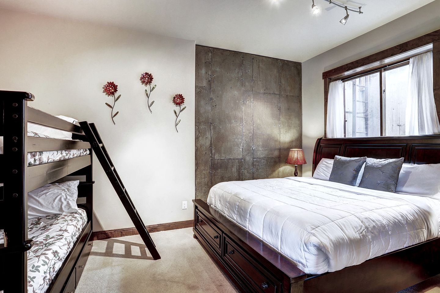 Luxury Mountain Retreat with Hot Tub and Games Room for Family Getaways in Breckenridge, Colorado
