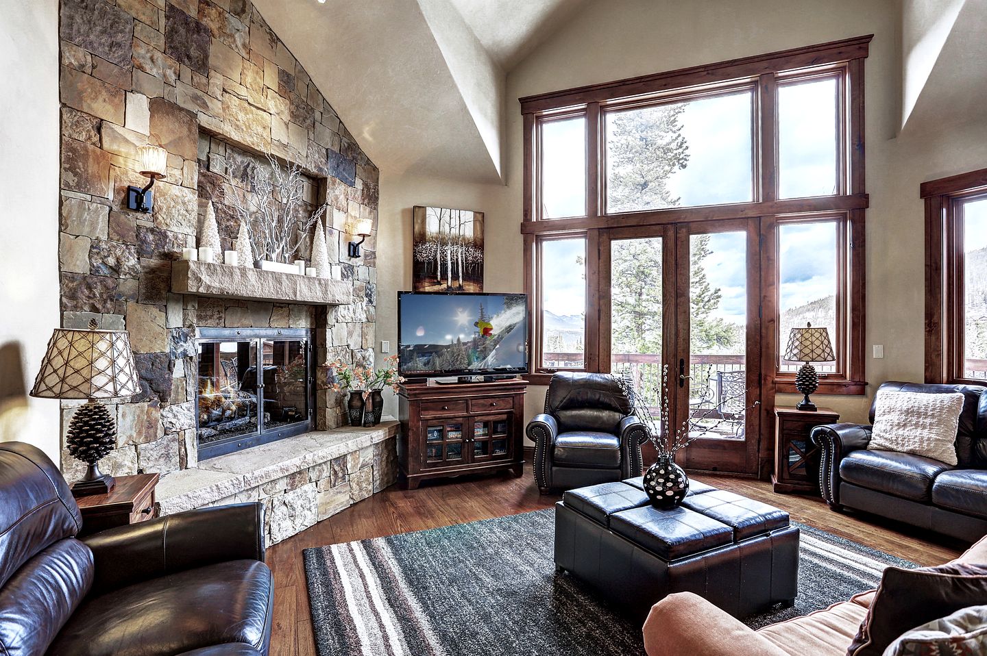 Luxury Mountain Retreat with Hot Tub and Games Room for Family Getaways in Breckenridge, Colorado