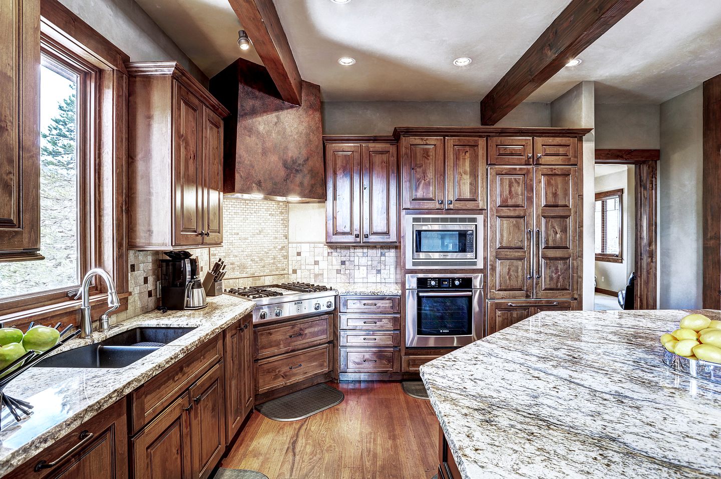 Luxury Mountain Retreat with Hot Tub and Games Room for Family Getaways in Breckenridge, Colorado