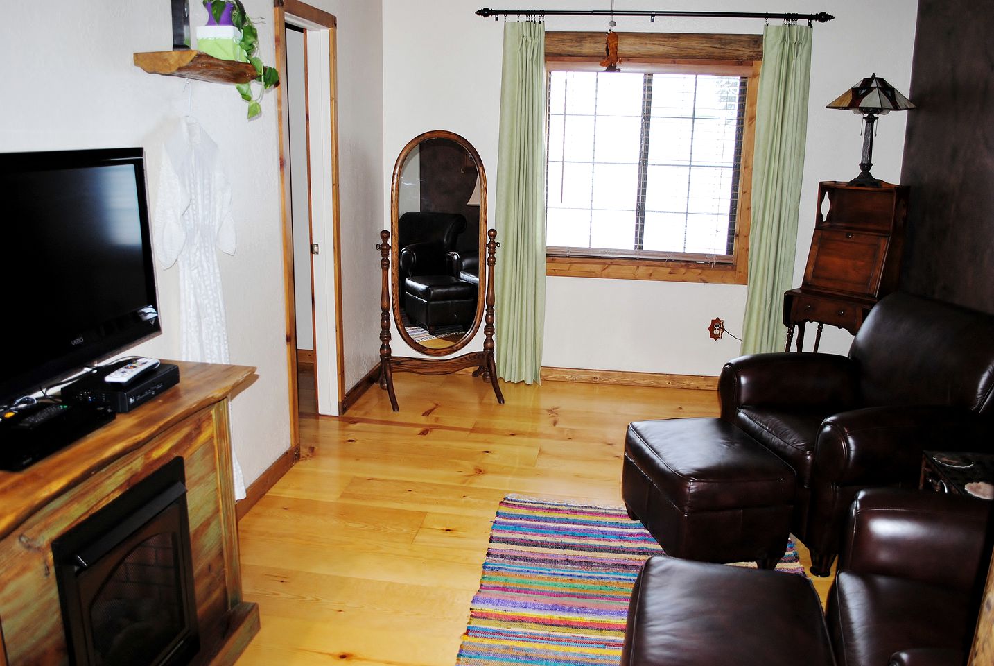 Spacious Suite Rental in Bed and Breakfast at Foot of Bill Williams Mountain, Arizona