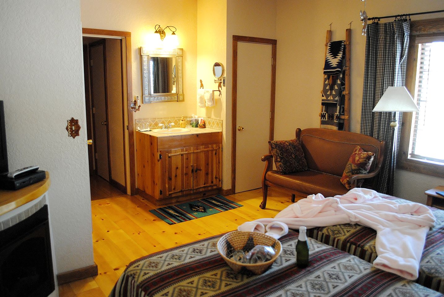 Deluxe Suite Rental in the Foothills of Bill Williams Mountain in Williams, Arizona