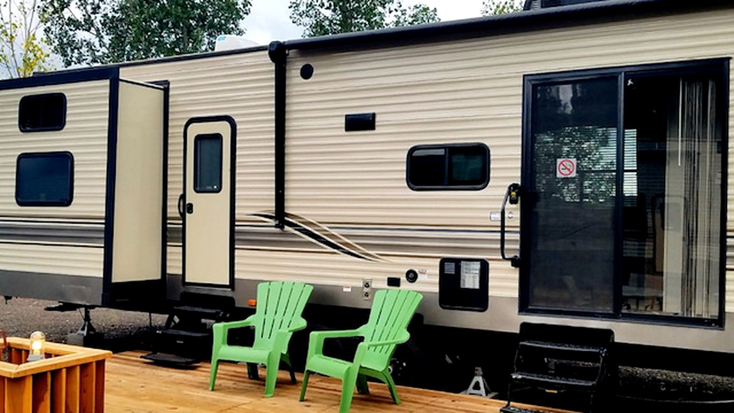 Inviting RV Suite with Private Deck, Grill & Firepit Near Williams, Arizona