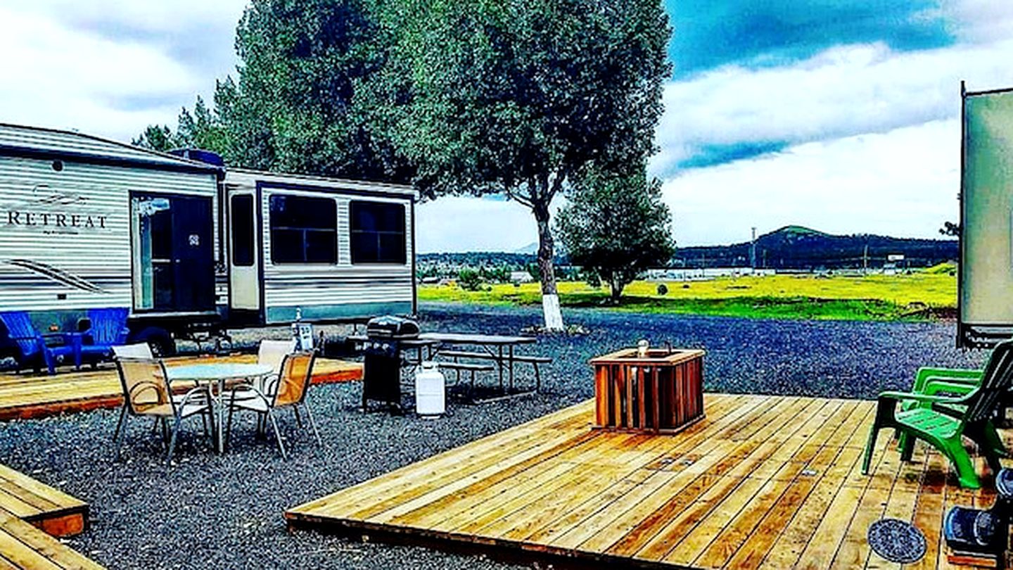 Inviting RV Suite with Private Deck, Grill & Firepit Near Williams, Arizona