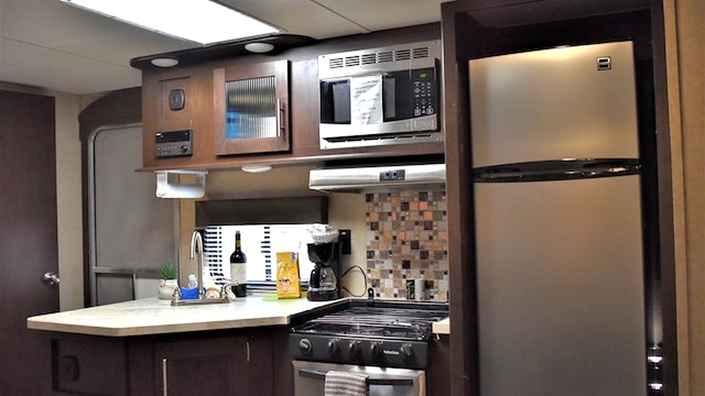 Cozy RV Suite with Private Deck & Firepit Near Williams, Arizona