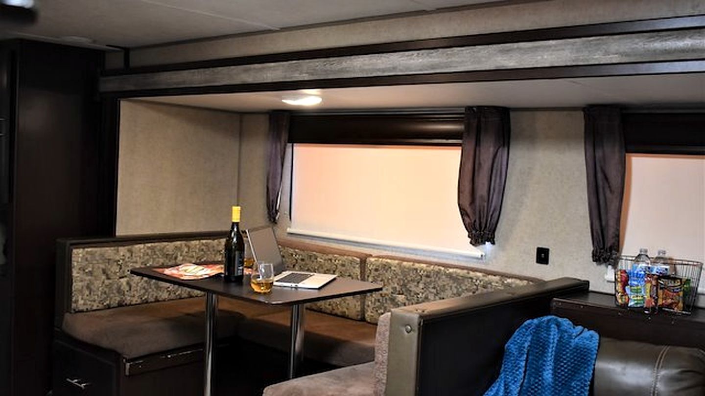 Cozy RV Suite with Private Deck & Firepit Near Williams, Arizona