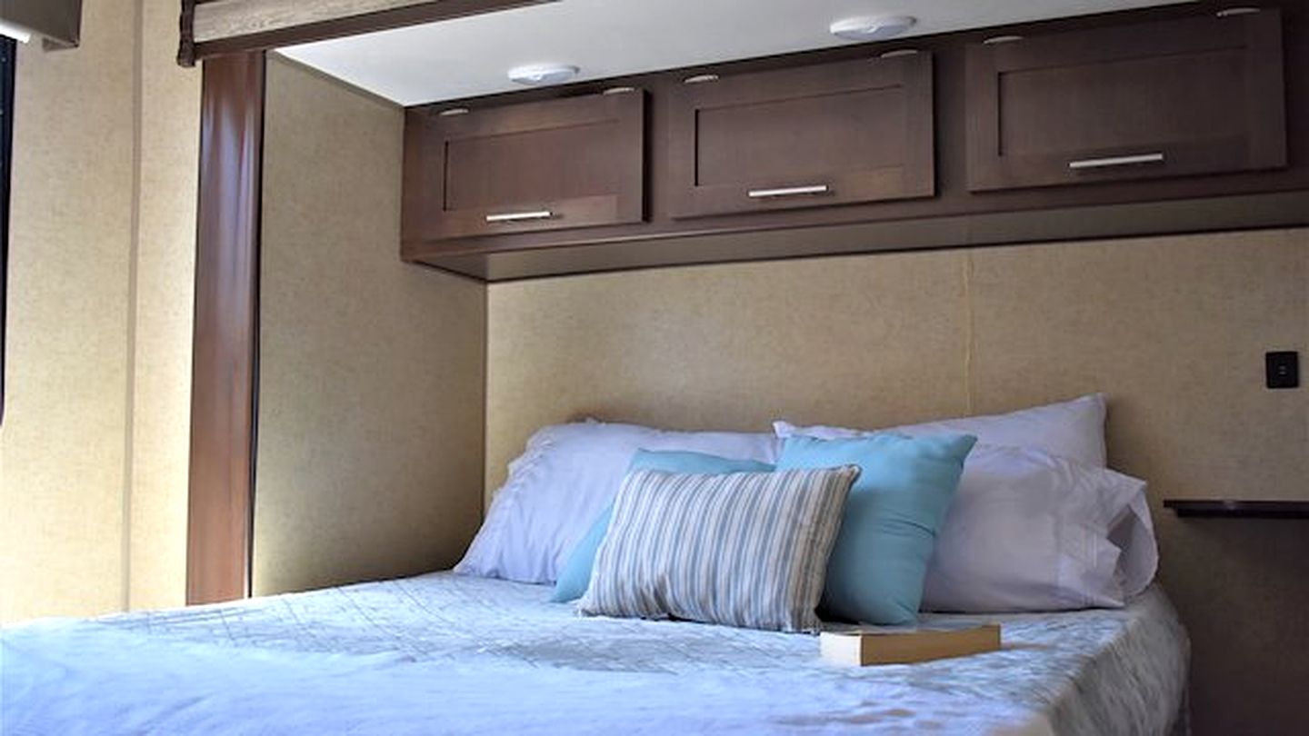 Cozy RV Suite with Private Deck & Firepit Near Williams, Arizona