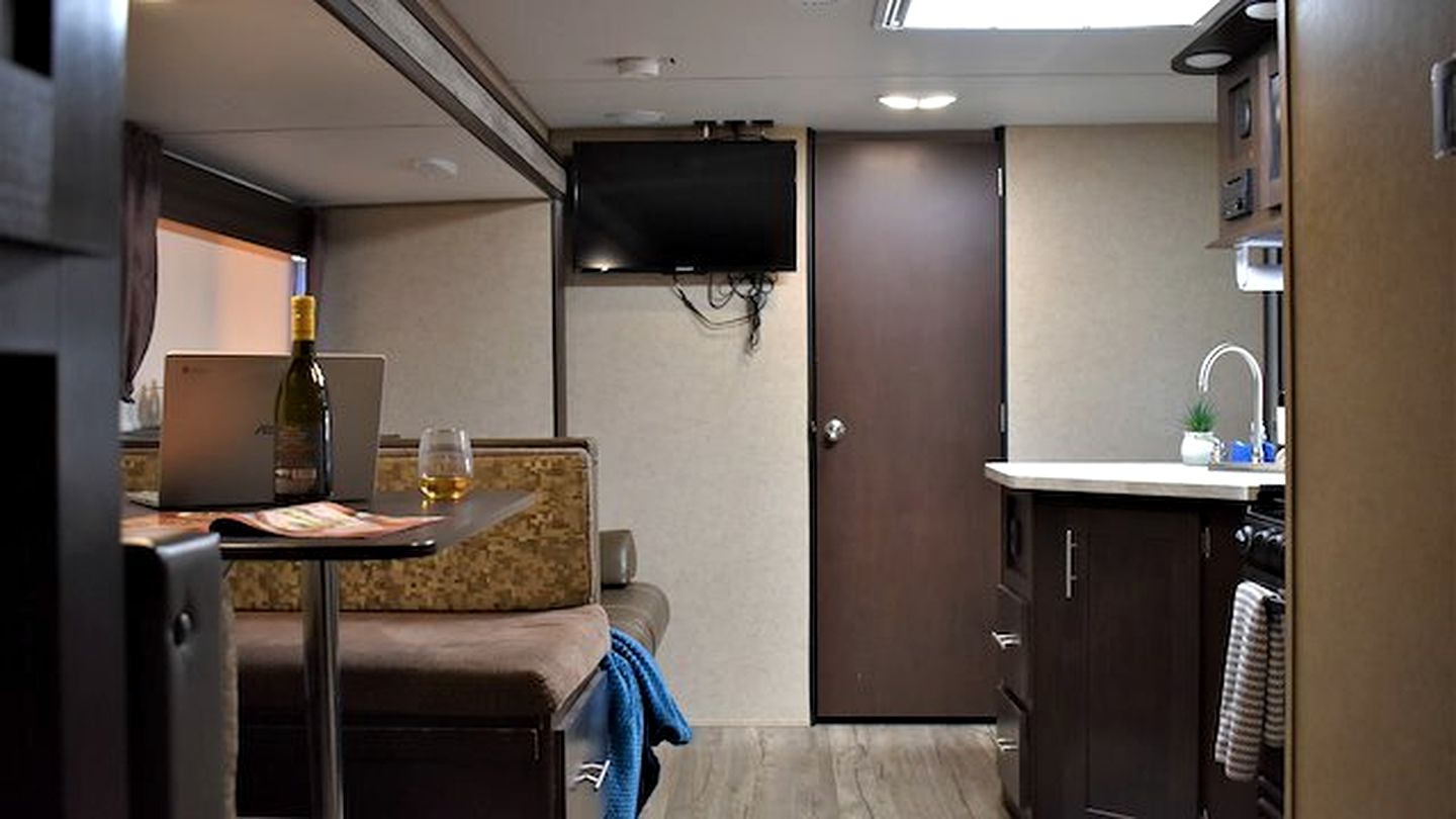 Cozy RV Suite with Private Deck & Firepit Near Williams, Arizona