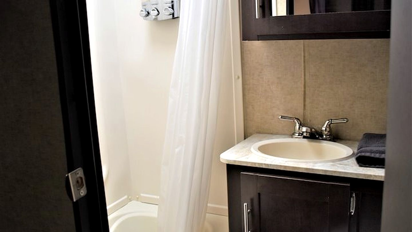 Cozy RV Suite with Private Deck & Firepit Near Williams, Arizona