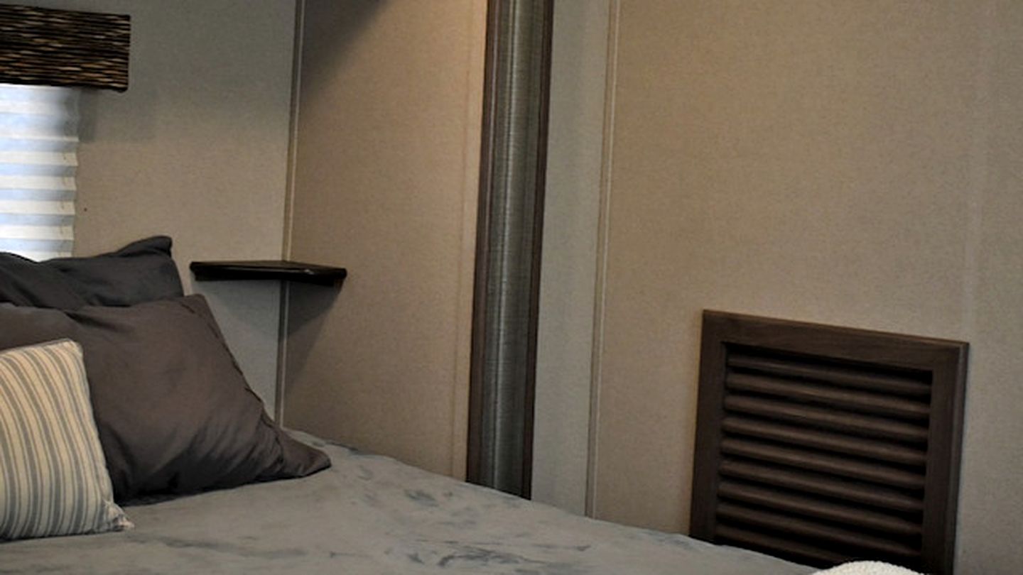 Charming RV Suite with Loft & Firepit Near Williams, Arizona