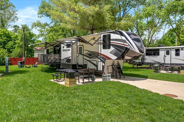 Fantastic Caravan with Barbecue in Branson, Missouri