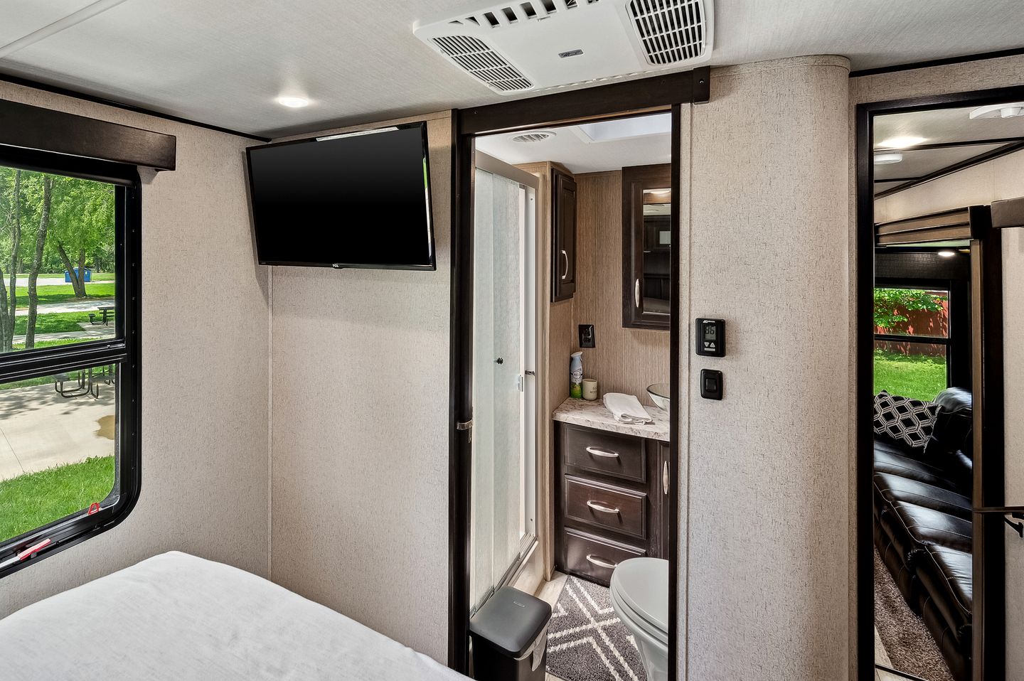 Fantastic Caravan with Barbecue in Branson, Missouri