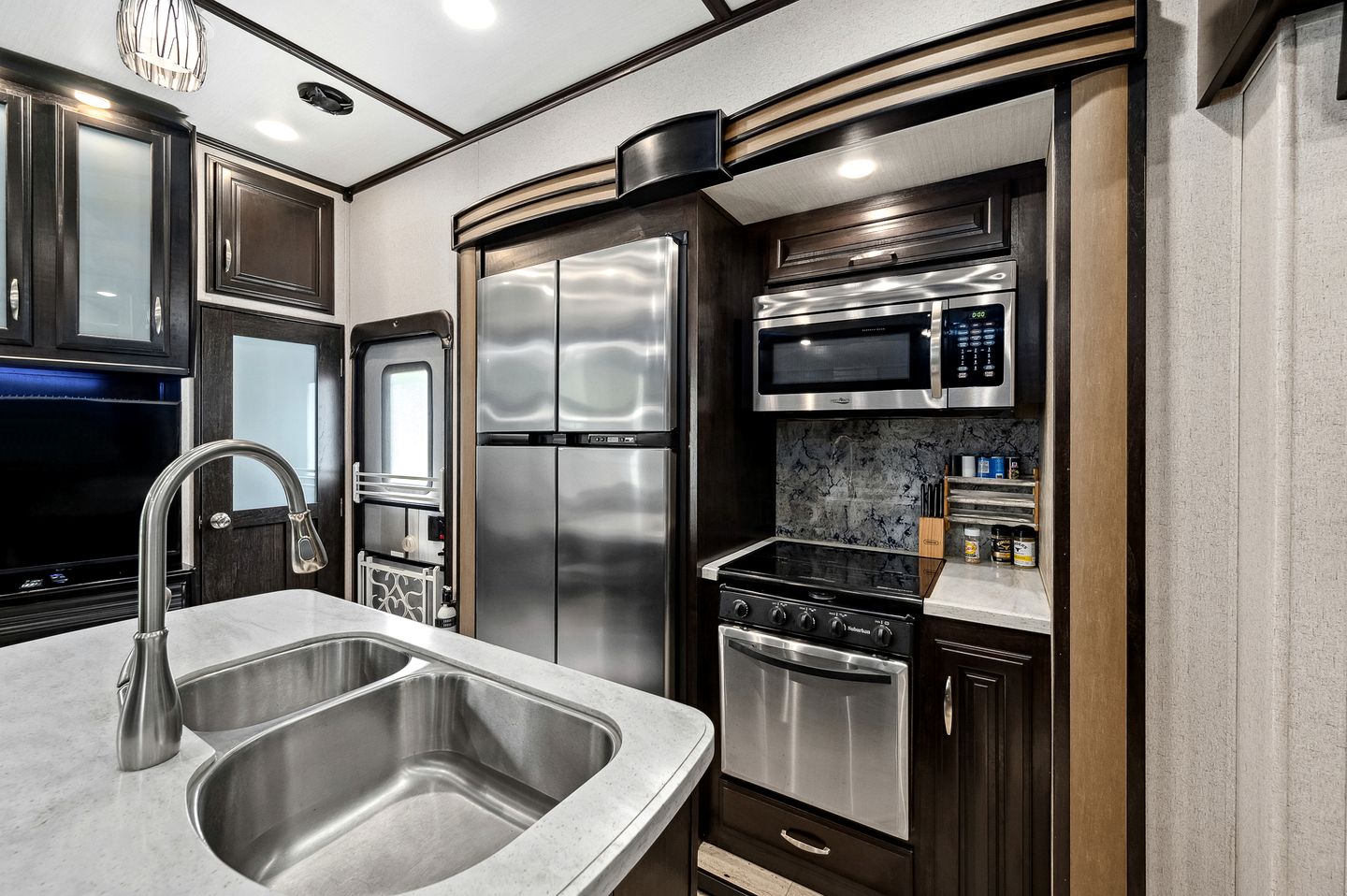Fantastic Caravan with Barbecue in Branson, Missouri