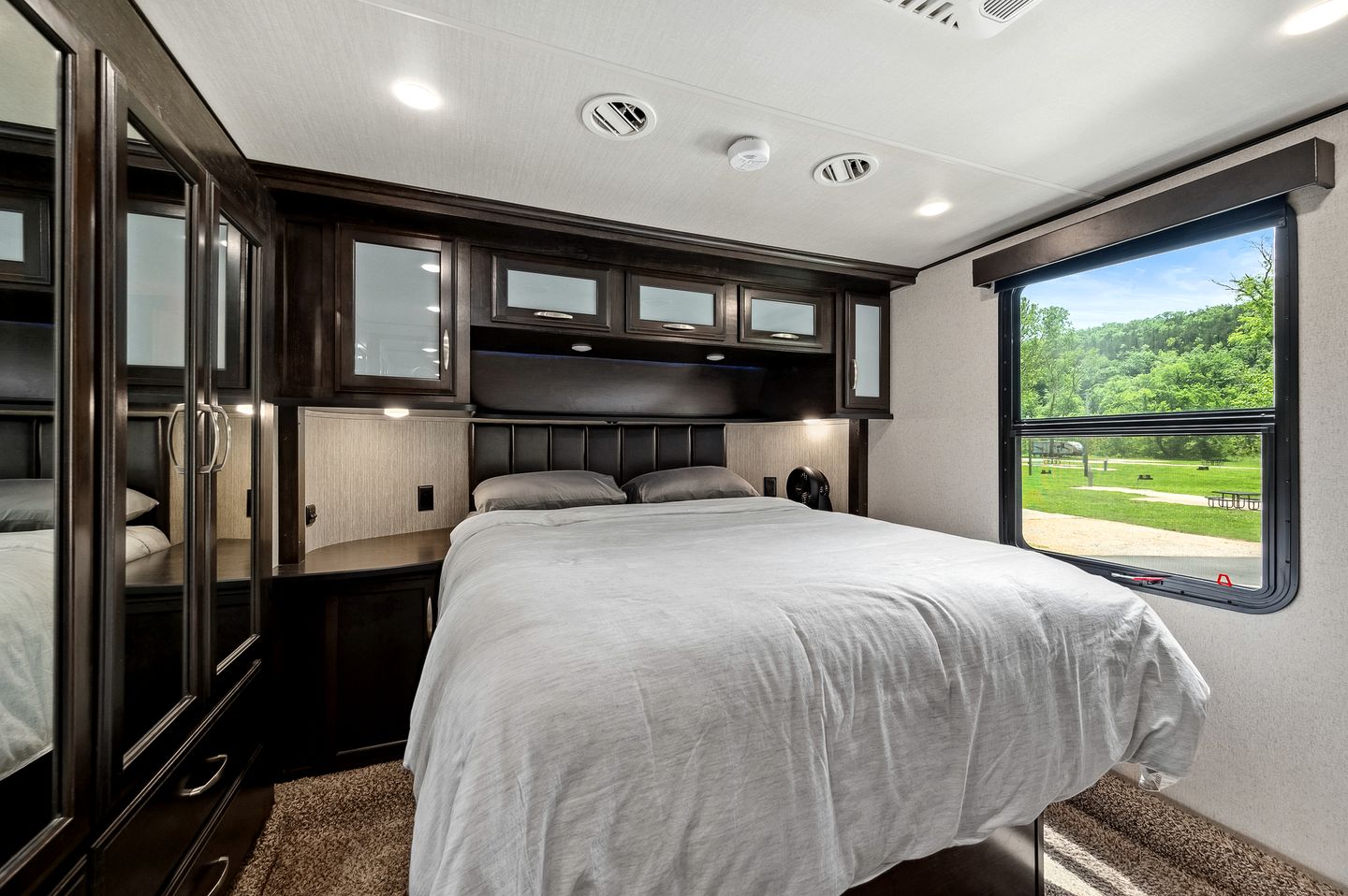 Fantastic Caravan with Barbecue in Branson, Missouri