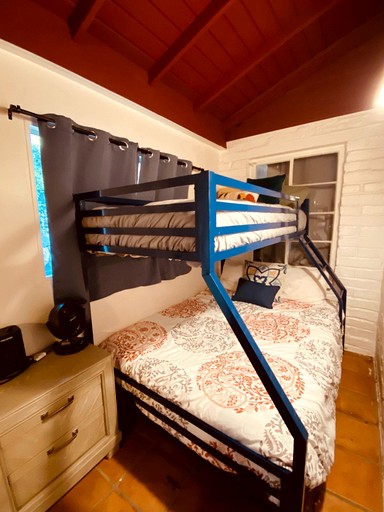 Cabins (United States of America, Santa Ysabel, California)