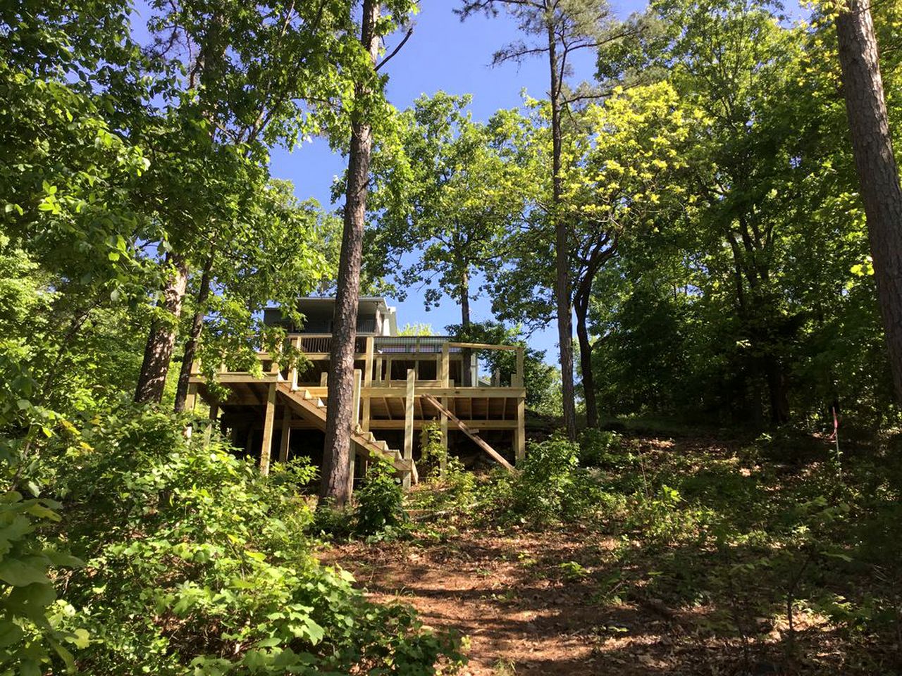 Grand Lakefront Cabin Rental for Groups Just Outside of Little Rock, Arkansas