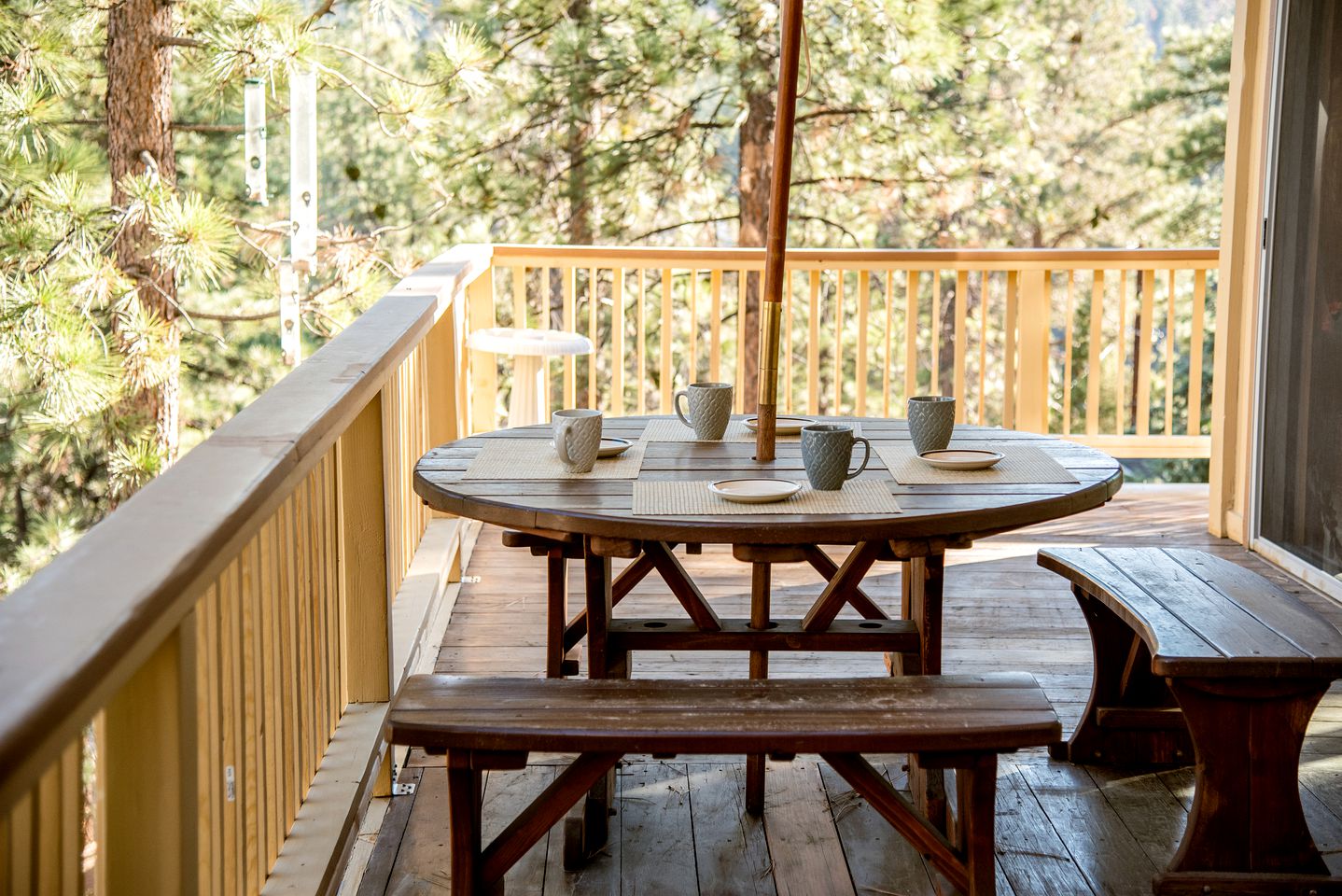 Spectacular Mountain Retreat: Big Cabin with Spa & Pool Table in Big Bear, California