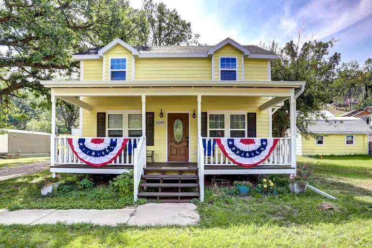 Enchanting Historic Cabin Retreat near Mount Rushmore in South Dakota