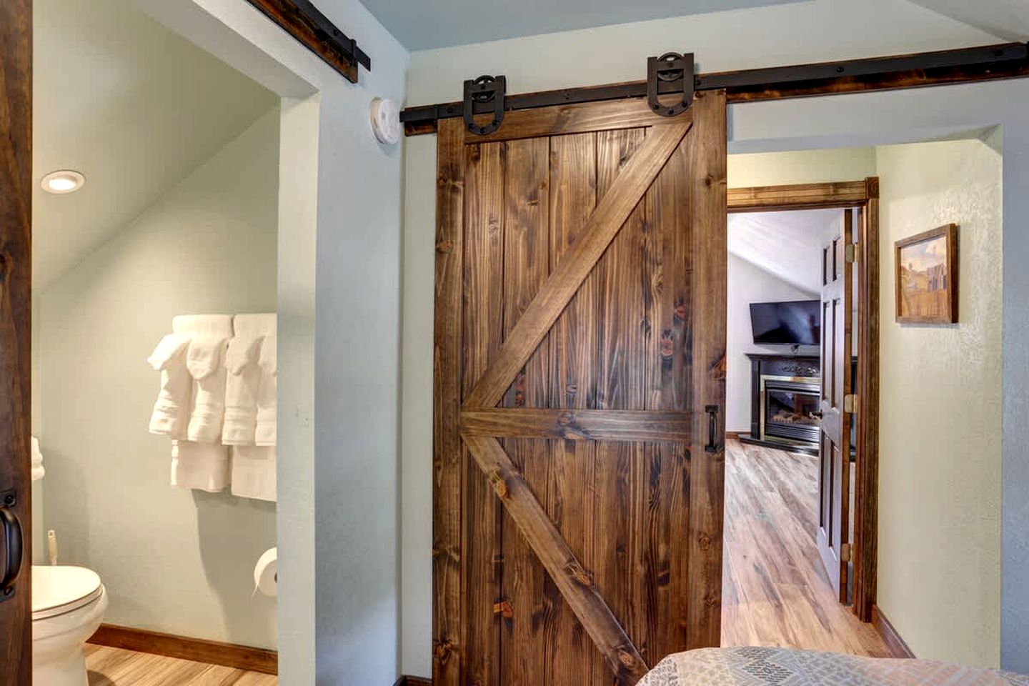 Enchanting Historic Cabin Retreat near Mount Rushmore in South Dakota