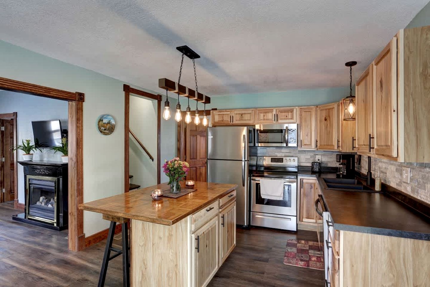 Enchanting Historic Cabin Retreat near Mount Rushmore in South Dakota
