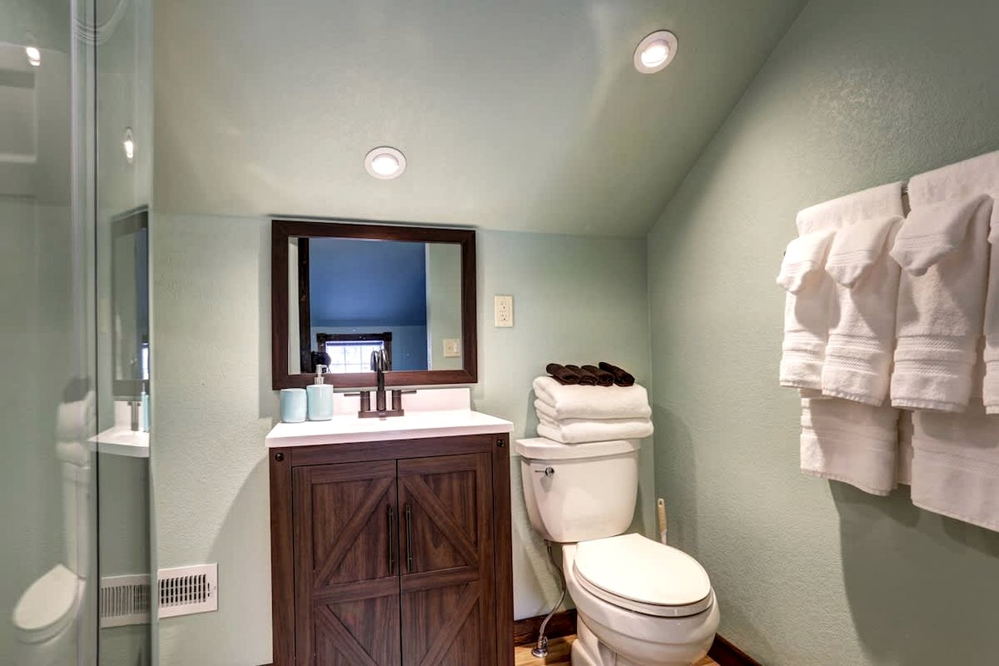 Enchanting Historic Cabin Retreat near Mount Rushmore in South Dakota