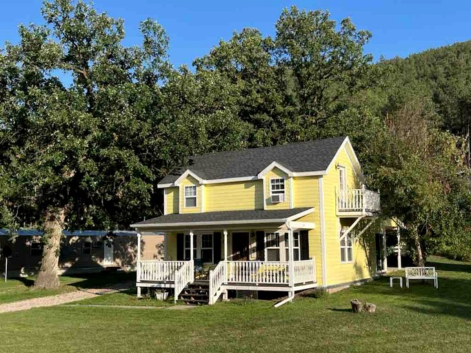 Cabins (United States of America, Keystone, South Dakota)