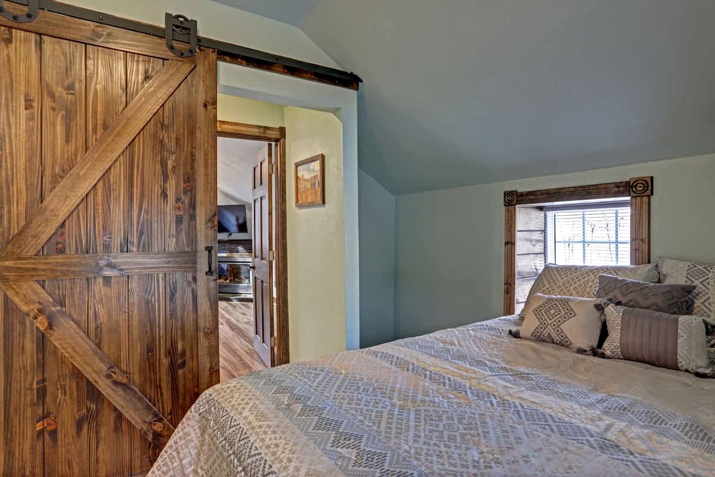 Enchanting Historic Cabin Retreat near Mount Rushmore in South Dakota